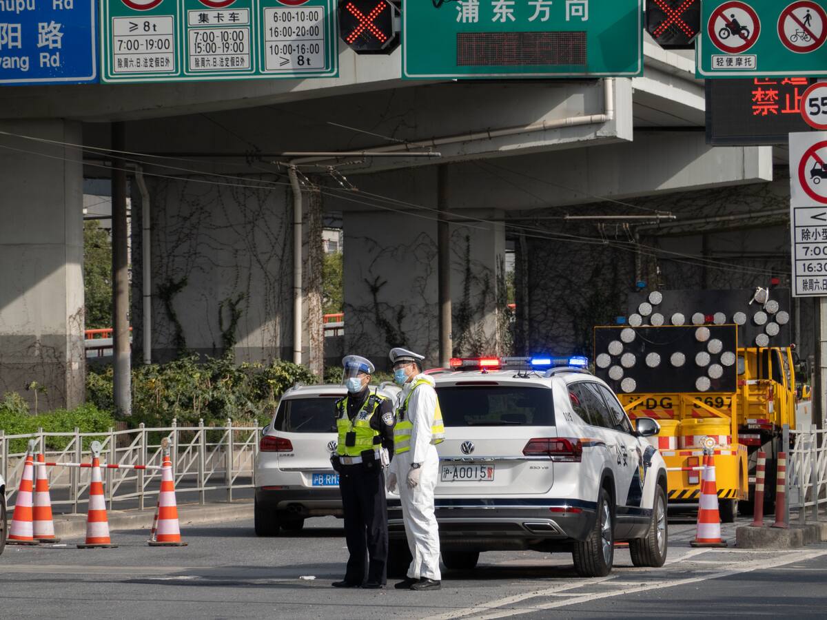 Shanghái comienza confinamiento zonal para detener su peor rebrote de COVID-19