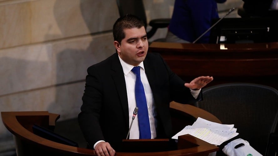La defensa de Julián Bedoya pide que se anule la resolución de la universidad con la que se tomó dicha decisión. Foto: Colprensa / JUAN PÁEZ