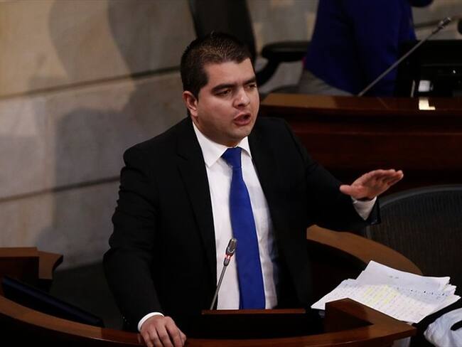 La defensa de Julián Bedoya pide que se anule la resolución de la universidad con la que se tomó dicha decisión. Foto: Colprensa / JUAN PÁEZ
