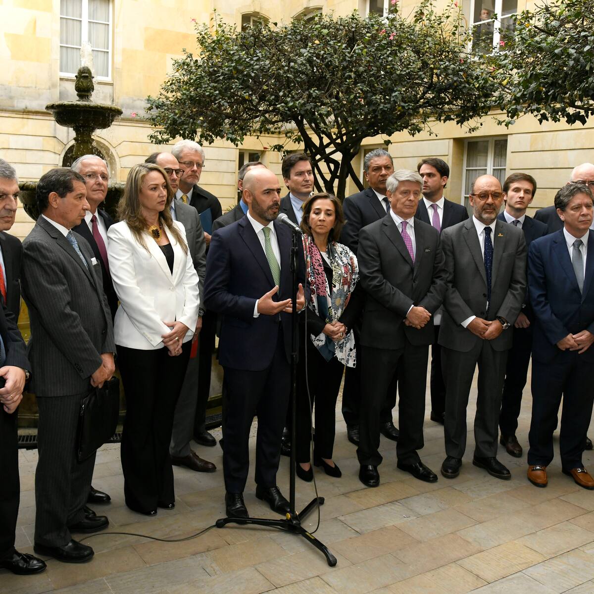 Duro llamado de gremios para que candidatos presidenciales profundicen en propuestas