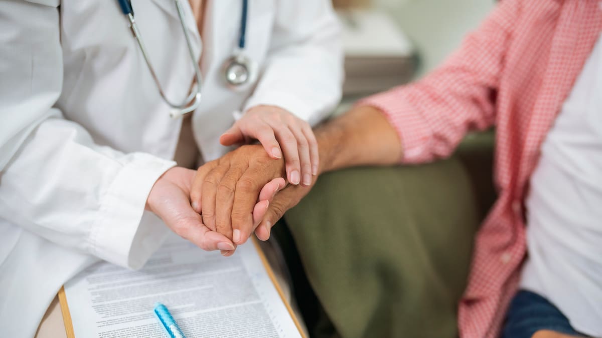 ¿Cómo mejorar la calidad de vida de un paciente con párkinson? Experto da detalles