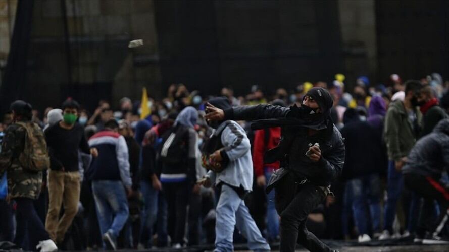 Intimidan y atracan a periodistas de W Radio y Caracol Radio que cubrieron paro nacional. Foto: Colprensa