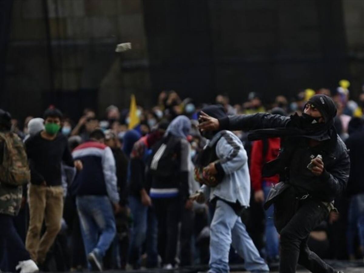 Intimidan y atracan a periodistas de W Radio y Caracol Radio que cubrieron paro nacional