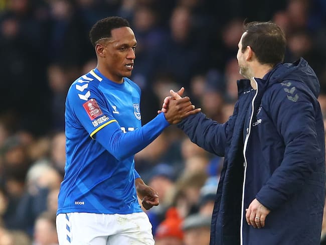 Yerry Mina y el técnico Frank Lampard (Photo by Chris Brunskill/Fantasista/Getty Images)
