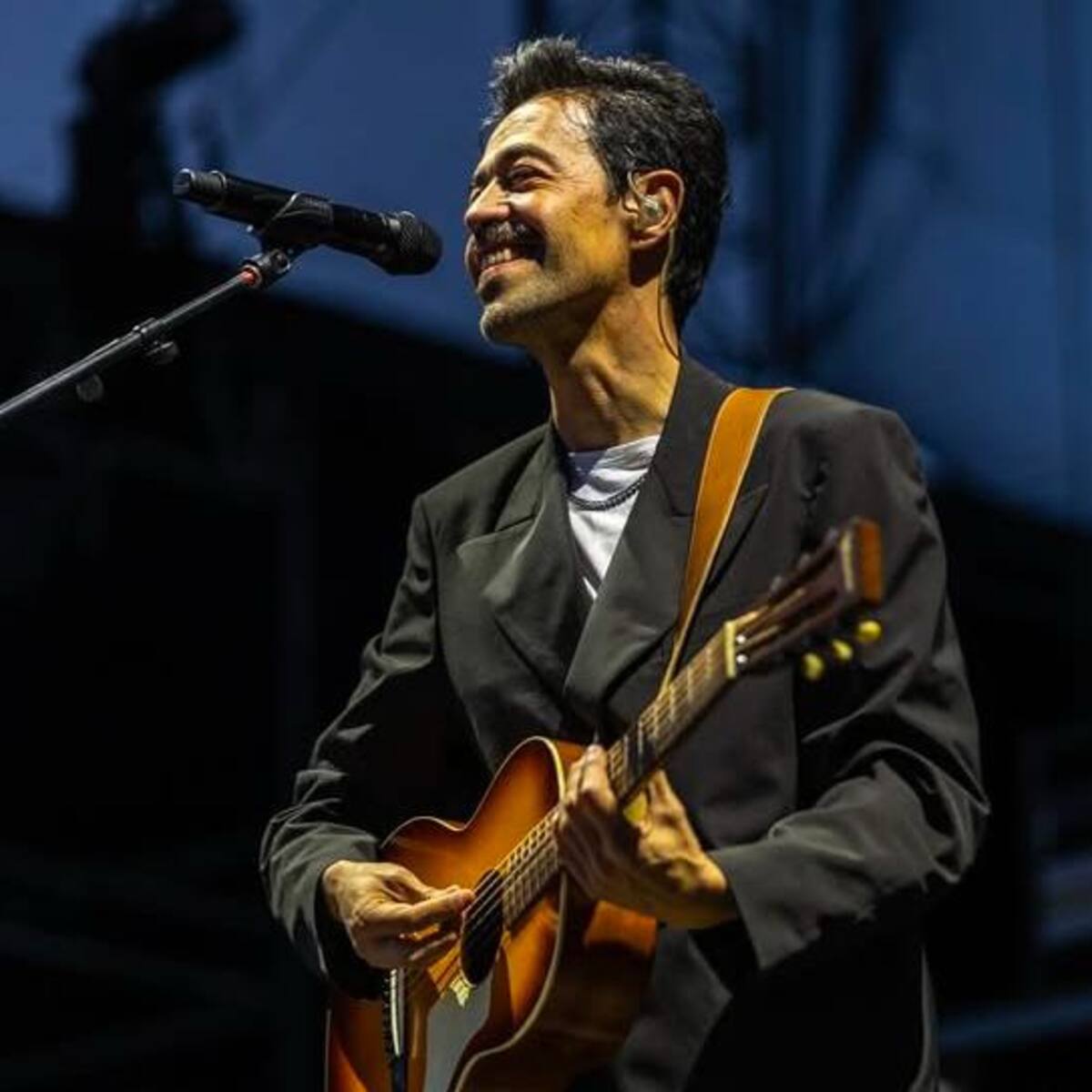 ‘Meme del Real’, integrante de la banda mexicana Café Tacuba, debutó como solista: esto contó