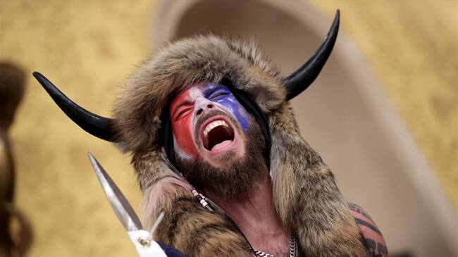 Seguidor de Trump del gorro con cuernos es arrestado . Foto: Win McNamee/Getty Images