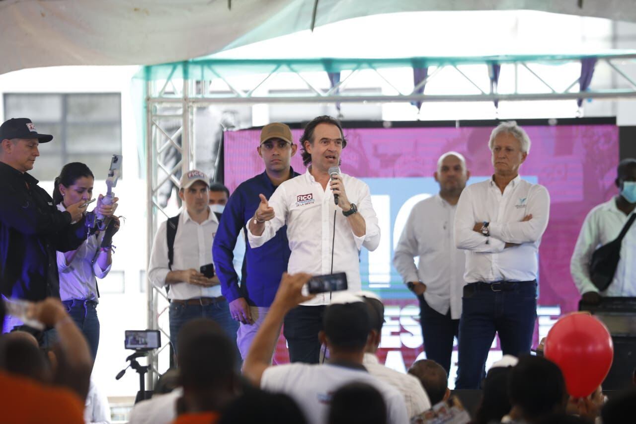 El exalcalde de Medellín acusó a los integrantes de la coalición que apoya a Gustavo Petro, de estar aliados con estructuras criminales. Foto: Cortesía 