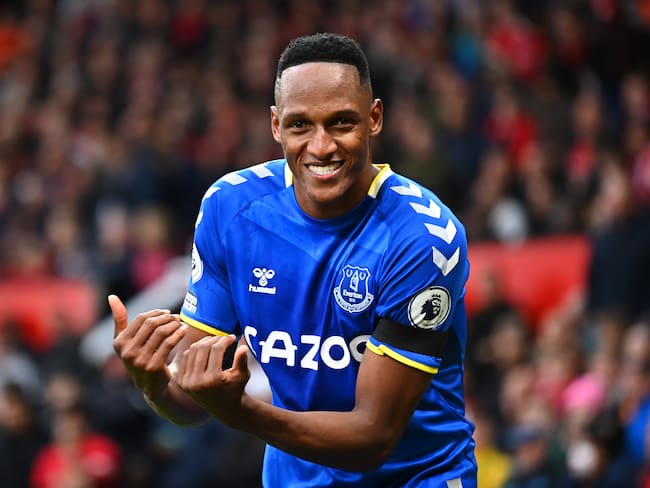 MANCHESTER, ENGLAND - OCTOBER 02: Yerry Mina of Everton celebrates after scoring a goal which was later disallowed because of an offside call during the Premier League match Manchester United and Everton at Old Trafford on October 02, 2021 in Manchester, England. (Photo by Clive Mason/Getty Images)