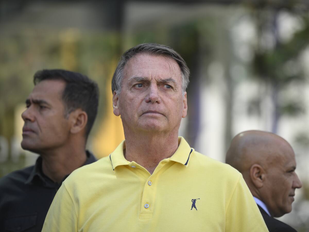 Policía denunció a Bolsonaro y a su hijo por “coacción” al Supremo en el caso del golpe de Estado