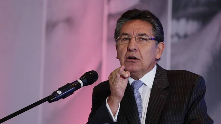 Es deplorable esa afirmación: Néstor Humberto Martínez a Petro sobre fiscal Barbosa