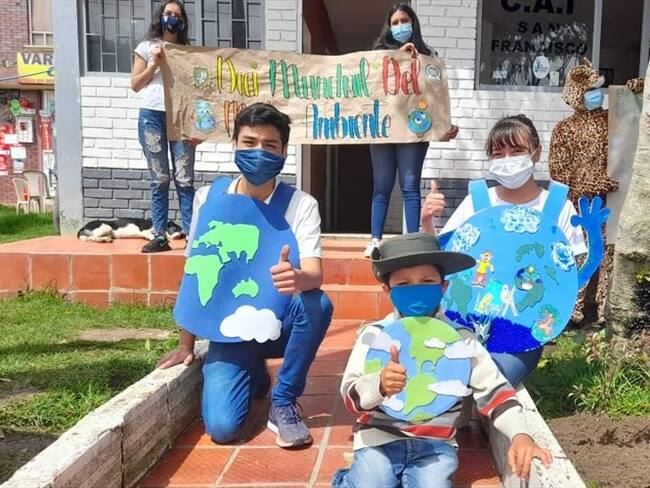 La siembra busca embellecer cinco CAI de la ciudad. . Foto: Policia Metropolitana de Tunja