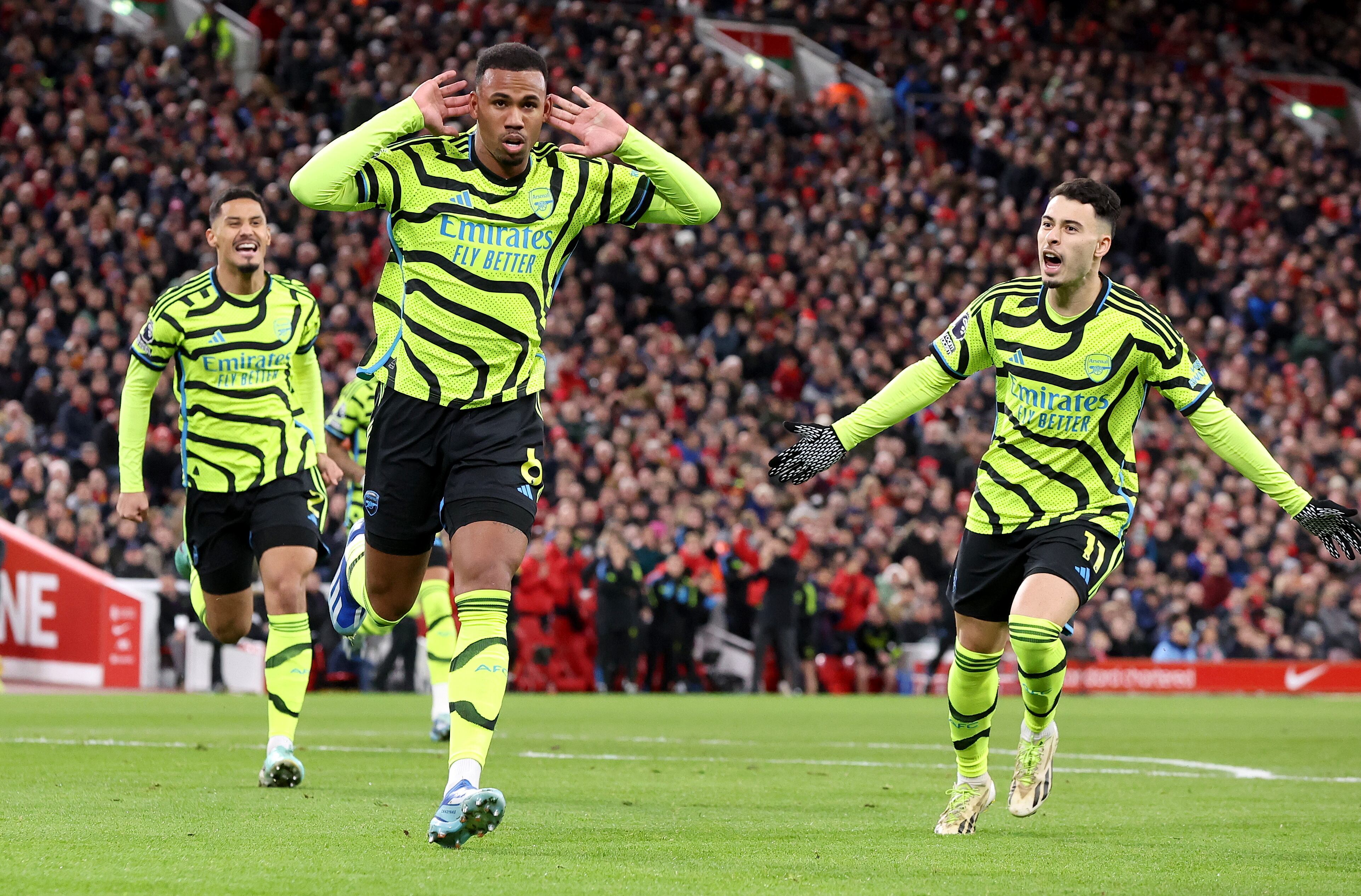 Liverpool (United Kingdom), 23/12/2023.- Gabriel of Arsenal celebrates after scoring the opening goal during the English Premier League soccer match between Liverpool FC and Arsenal FC, in Liverpool, Britain, 23 December 2023. (Reino Unido) EFE/EPA/ADAM VAUGHAN EDITORIAL USE ONLY. No use with unauthorized audio, video, data, fixture lists, club/league logos, 'live' services or NFTs. Online in-match use limited to 120 images, no video emulation. No use in betting, games or single club/league/player publications.