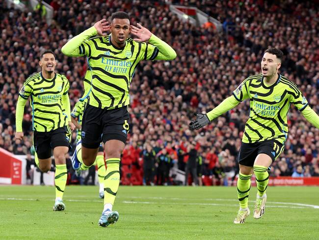 Liverpool (United Kingdom), 23/12/2023.- Gabriel of Arsenal celebrates after scoring the opening goal during the English Premier League soccer match between Liverpool FC and Arsenal FC, in Liverpool, Britain, 23 December 2023. (Reino Unido) EFE/EPA/ADAM VAUGHAN EDITORIAL USE ONLY. No use with unauthorized audio, video, data, fixture lists, club/league logos, 'live' services or NFTs. Online in-match use limited to 120 images, no video emulation. No use in betting, games or single club/league/player publications.