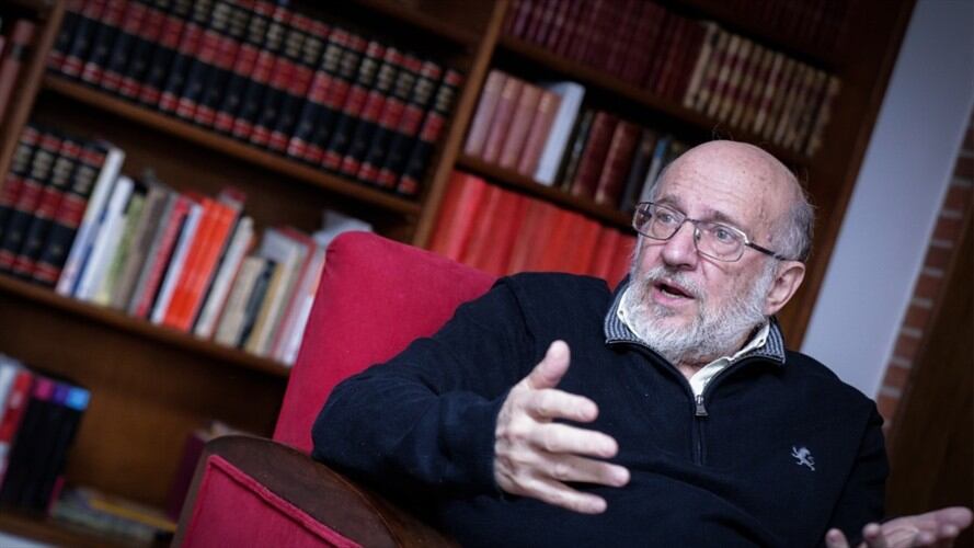 En diálogo con Daniel Samper Ospina y Daniel Coronell, el columnista aseguró que no está decepcionado del rol que ha tenido Sergio Fajardo, por quien votó en primera vuelta.. Foto: Colprensa