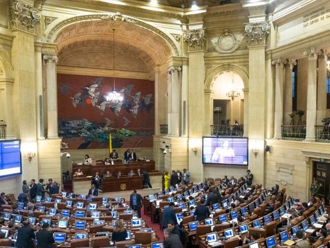 Hay una denuncia penal contra los senadores y representantes a la Cámara que votaron afirmativamente para eliminar la Ley de Garantías. Foto: Getty Images / DANIEL GARZÓN HERAZO