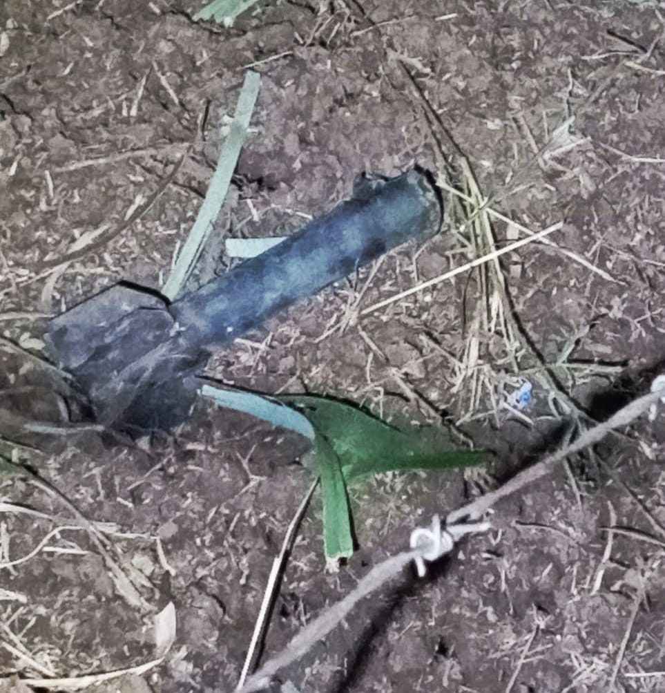 La explosión del artefacto afectó el techo y las ventanas de la vivienda. Crédito: Acín.