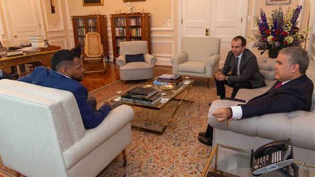 El segundo hombre más veloz del mundo, Anthony Zambrano, fue recibido en la Casa de Nariño en tapete rojo y con honores.. Foto: Presidencia