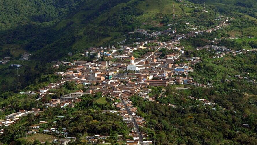 Hay más de cien familias desplazadas de Ituango, no están concentradas en un solo sitio. Lo más preocupante es que gran parte del municipio está confinado: Isabel Zuleta. Foto: Agencia EFE