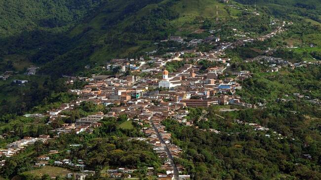 Hay más de cien familias desplazadas de Ituango, no están concentradas en un solo sitio. Lo más preocupante es que gran parte del municipio está confinado: Isabel Zuleta. Foto: Agencia EFE