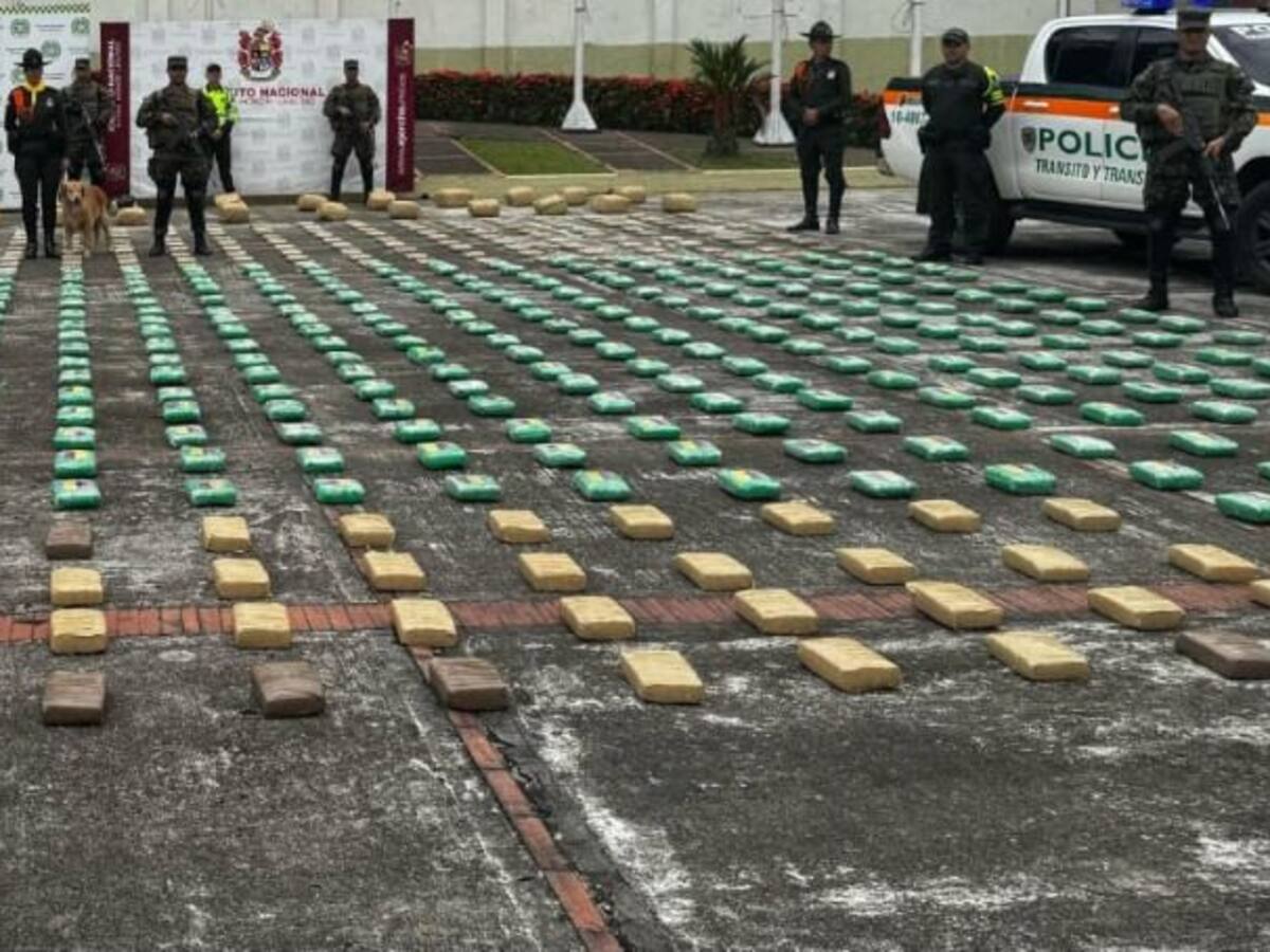 Hallan casi una tonelada de marihuana en vehículo abandonado en la vía Suaza - Florencia