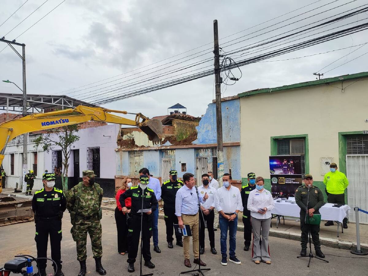 "No creo en noticias de criminales y terroristas": Ministro Diego Molano