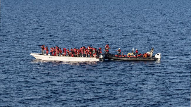 ROMA , 11/07/2024.-Los barcos de las ONG de rescate Emergency y SOS Mediterranée rescataron durante las últimas horas a más de 430 migrantes en el Mediterráneo central, en una decena de operaciones de salvamento marcadas por el fuerte calor, lo que llevó a muchos de los rescatados a tener que ser atendidos por deshidratación. EFE/ONG Emergency SOLO USO EDITORIAL/SOLO DISPONIBLE PARA ILUSTRAR LA NOTICIA QUE ACOMPAÑA (CRÉDITO OBLIGATORIO)