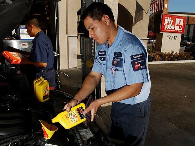 Federación Colombiana de Transportadores de carga su logística (Colfecar), calificó de sorpresiva el alza de $93 en el precio del galón de ACPM. Foto: Getty Images