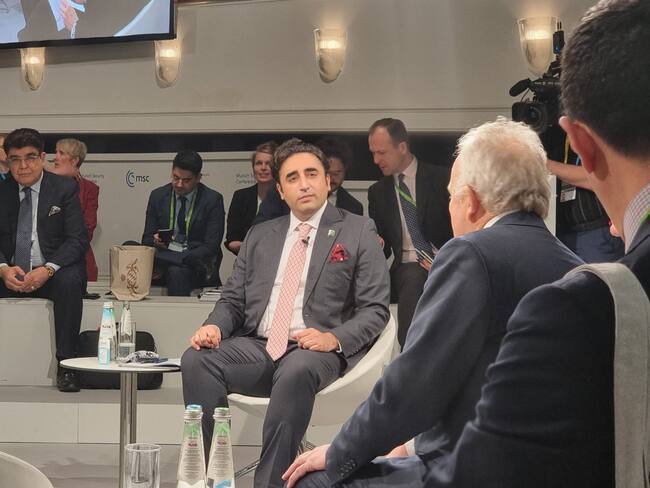 Guerra en Ucrania distrajo al mundo de qué pasa en otros países: ministro pakistaní