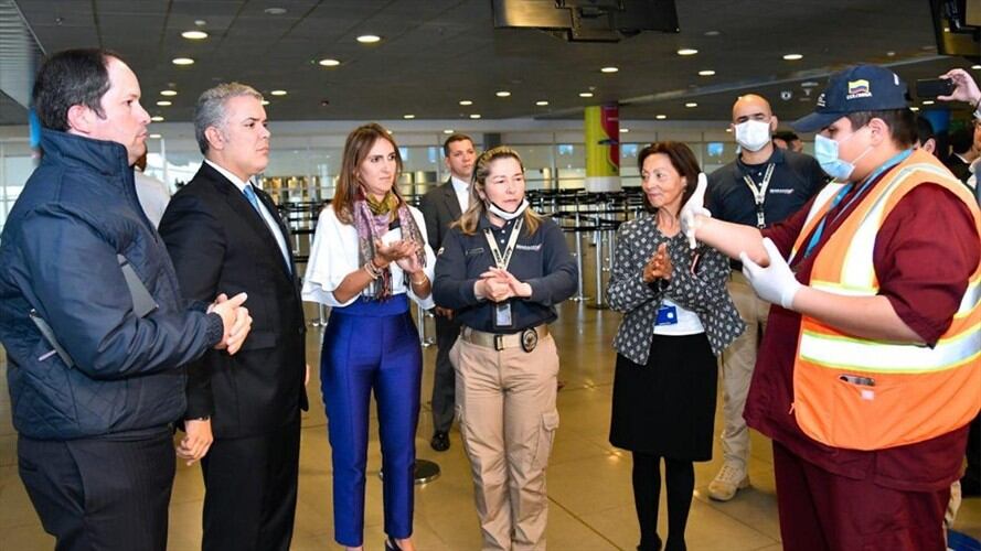 Duque inspeccionó protocolos en El Dorado para prevenir el Coronavirus. Foto: Presidencia