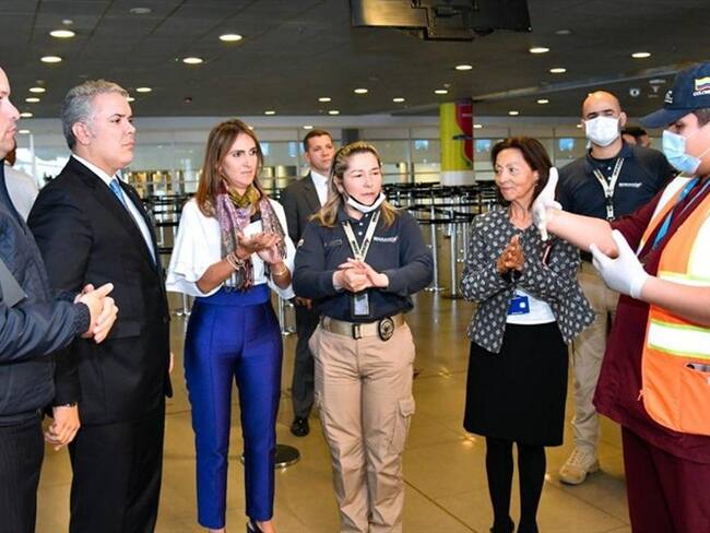 Duque inspeccionó protocolos en El Dorado para prevenir el Coronavirus. Foto: Presidencia