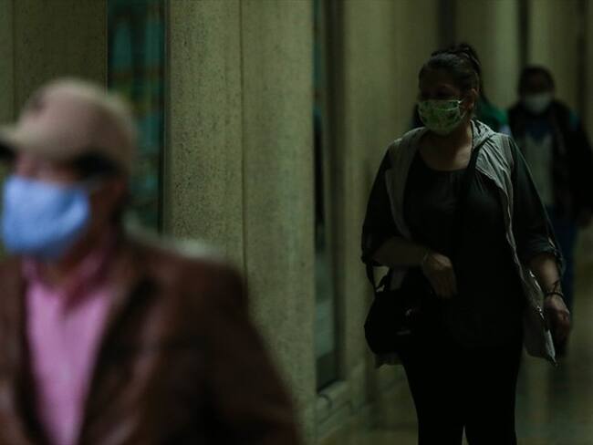 En total serían 234 personas las que se reintegrarían al trabajo presencial distribuidas en dos turnos, de 7:00 A.M. a 3:00 P.M. y de 9:00 A.M. a 6:00 P.M.. Foto: Colprensa