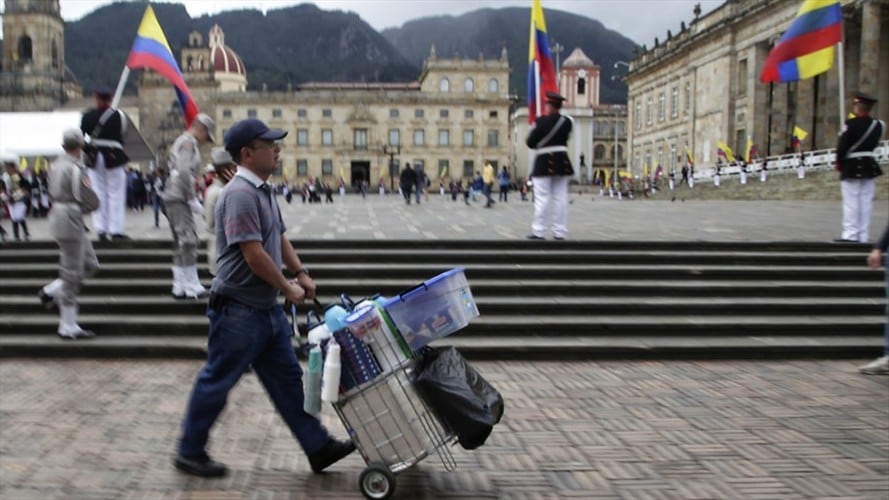 En 1 año, Gobierno deberá formular política pública para vendedores informales . Foto: Colprensa