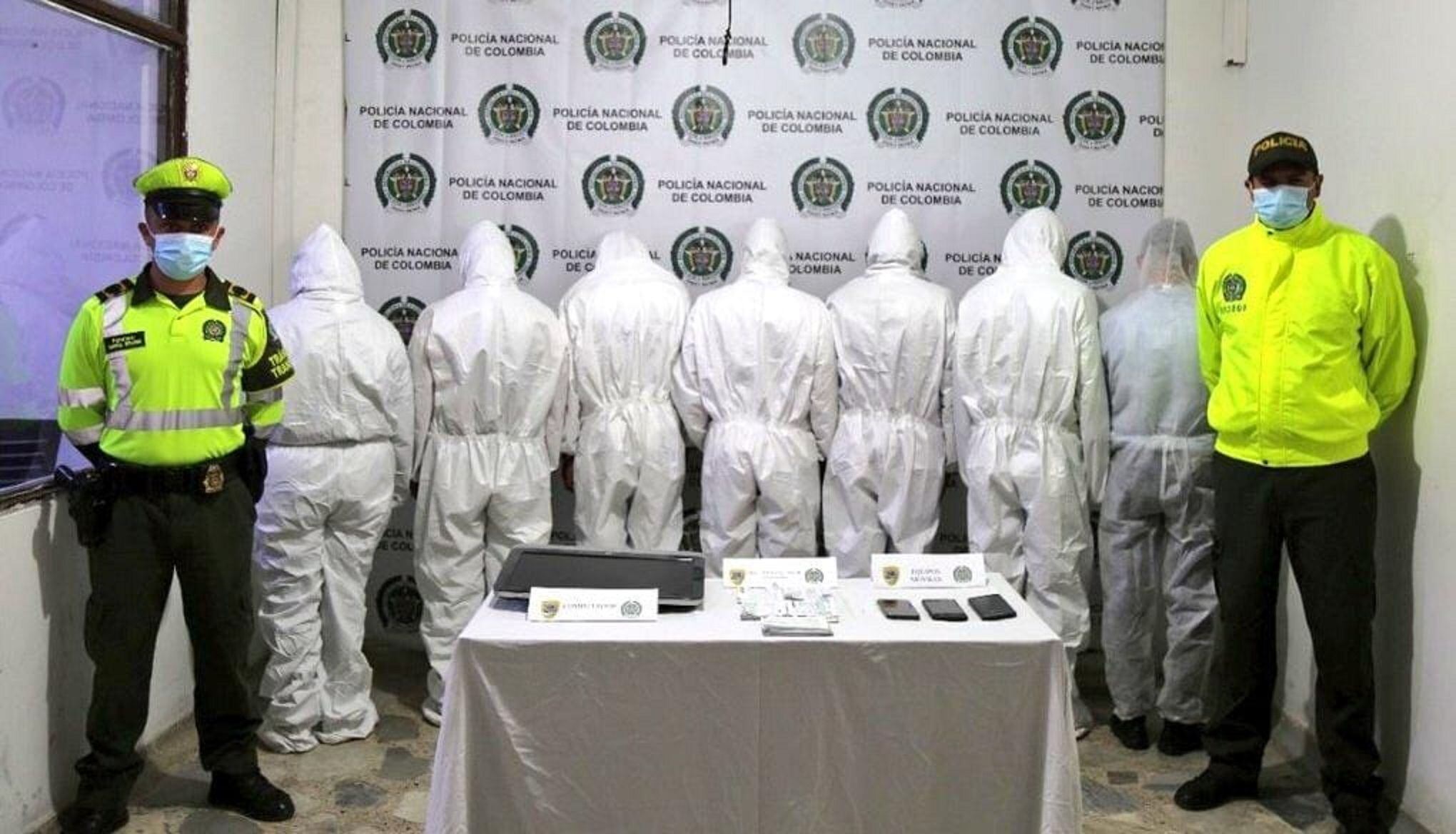 Los capturados deberán responder por los delitos de fraude procesal y concierto para delinquir. Foto: Policía de Boyacá.