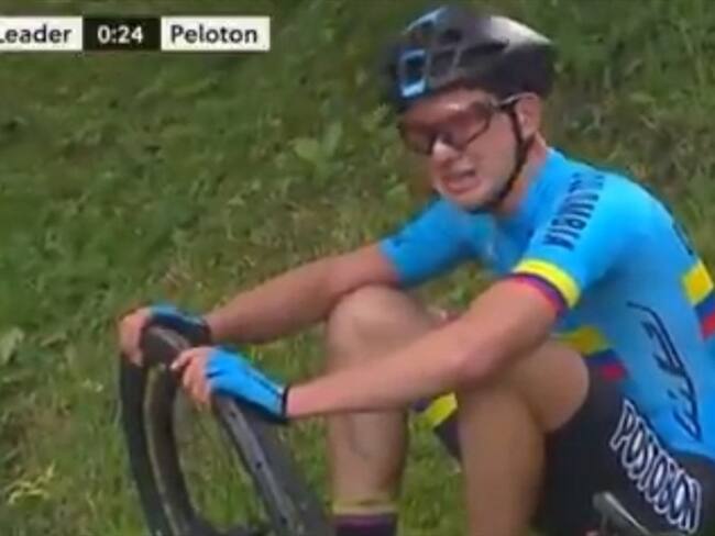 Germán Gómez no pudo recibir ayuda tiempo cuando sufrió un pinchazo en una de las llantas de su bicicleta.. Foto: