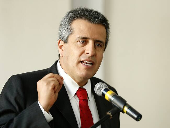 “Gobierno le quedó mal a la Comisión de Paz”: Luis Fernando Velasco