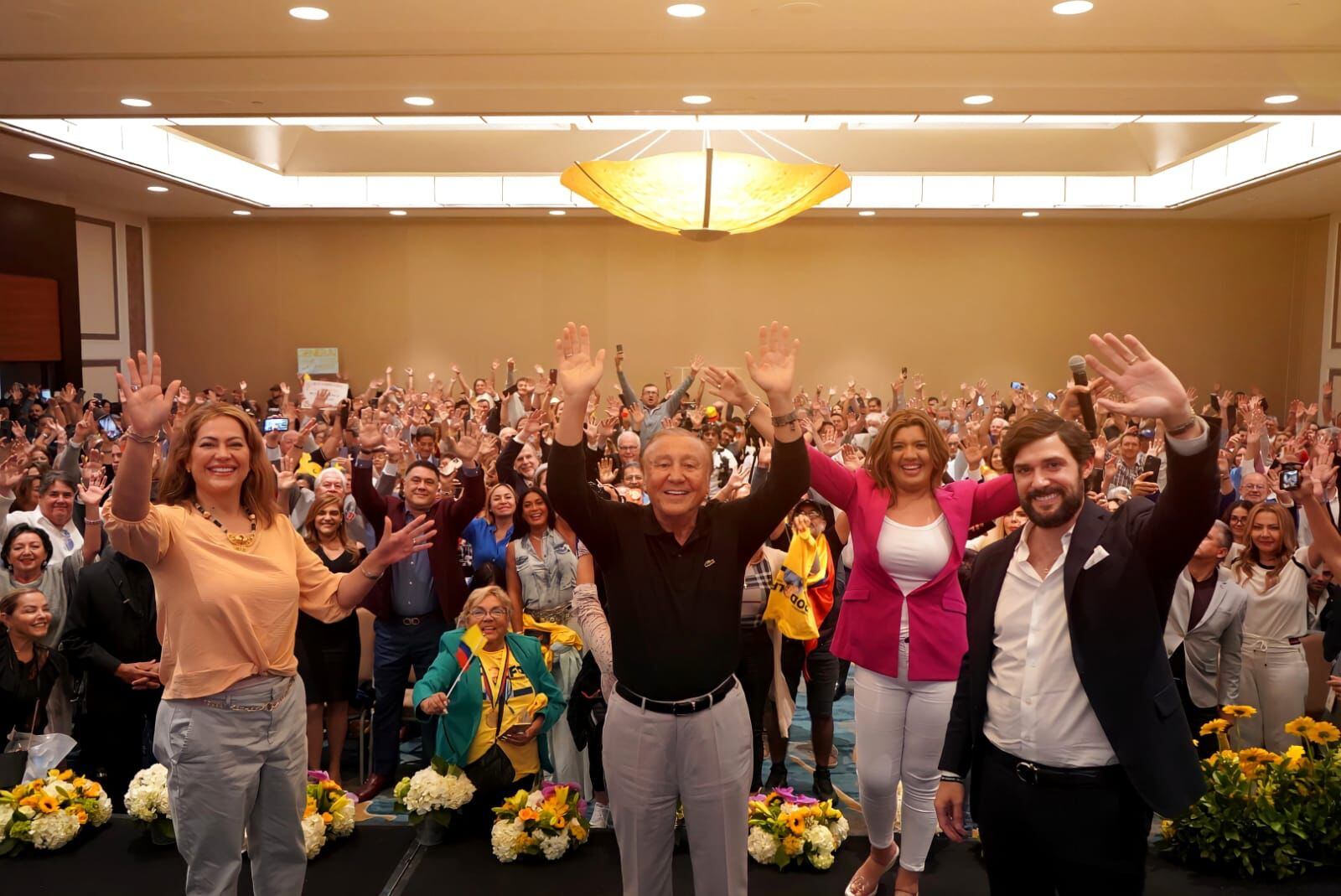 Equipo internacional de Rodolfo Hernández. Foto: Cortesía María Teresa Jaramillo
