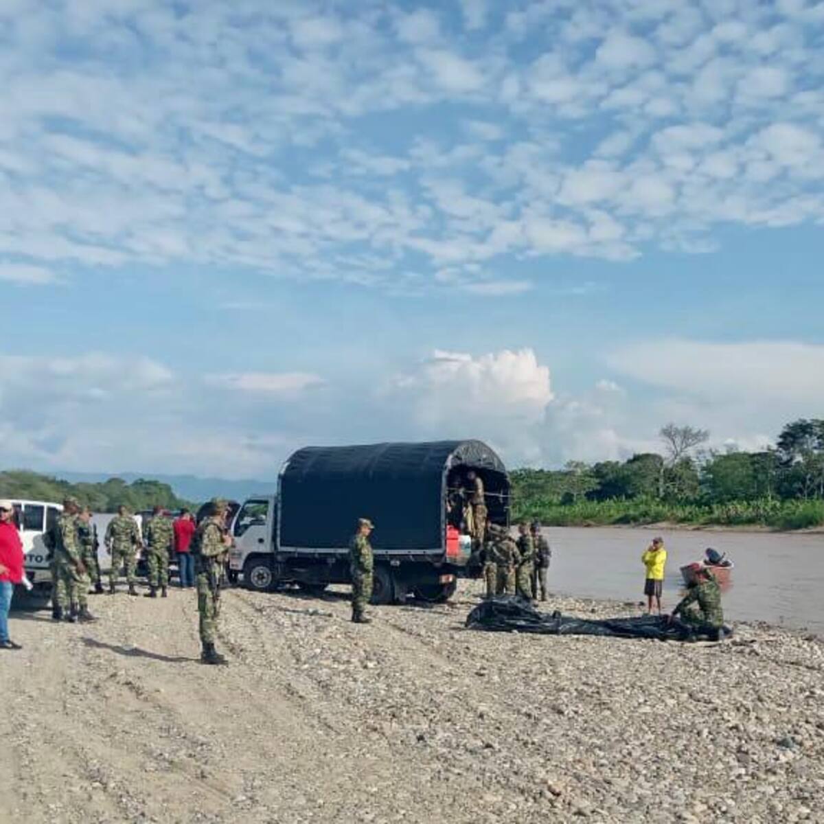 Buscan a soldado que desapareció mientras nadaba en el río Saldaña