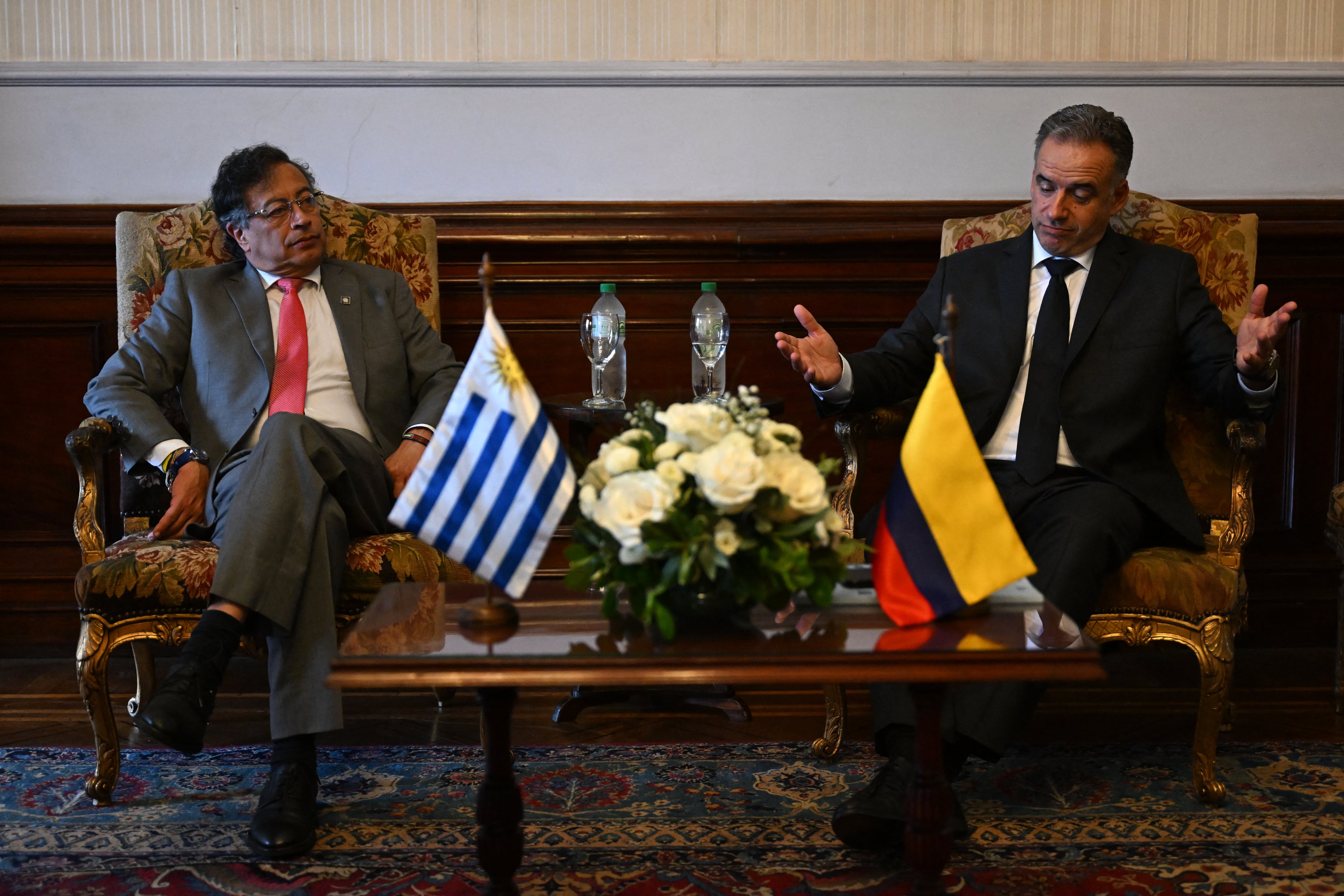 Presidente de Uruguay, Yamandú Orsi y Presidente de Colombia, Gustavo Petro. FOTO: EITAN ABRAMOVICH/AFP via Getty Images)