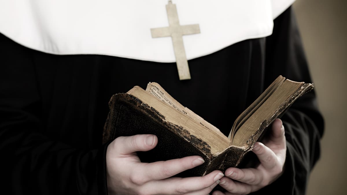“El velo del silencio”, un libro que relata abusos psicológicos a las monjas en los conventos