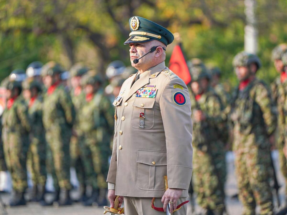 La Primera División del Ejército Nacional recibe a su nuevo comandante