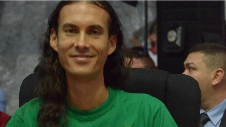 El concejal, conocido por movilizarse en bicicleta, había expresado en oportunidades anteriores que no usaría el vehículo oficial y que este lo pondría al servicio de la comunidad. Foto: Instagram: @terryhurtado