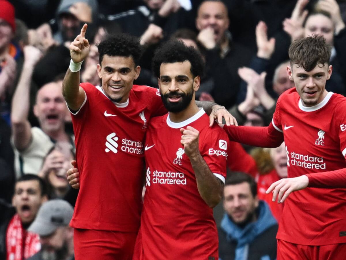 Con goles de Luis Díaz y Salah, Liverpool venció 2-1 a Brighton y es líder de la Premier