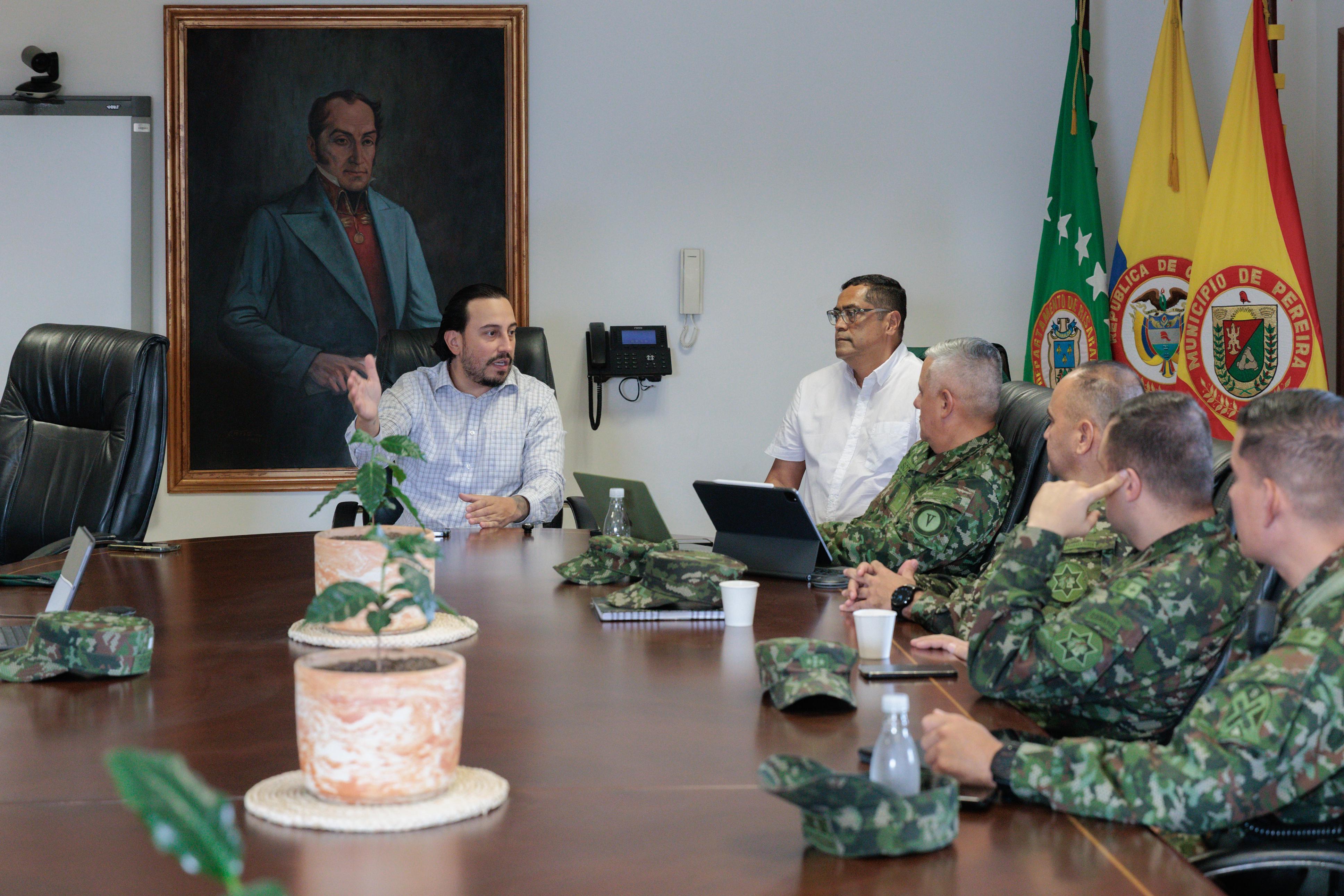 Reunión del Ejército con gobernador de Risaralda (foto: Gobernación de Risaralda)