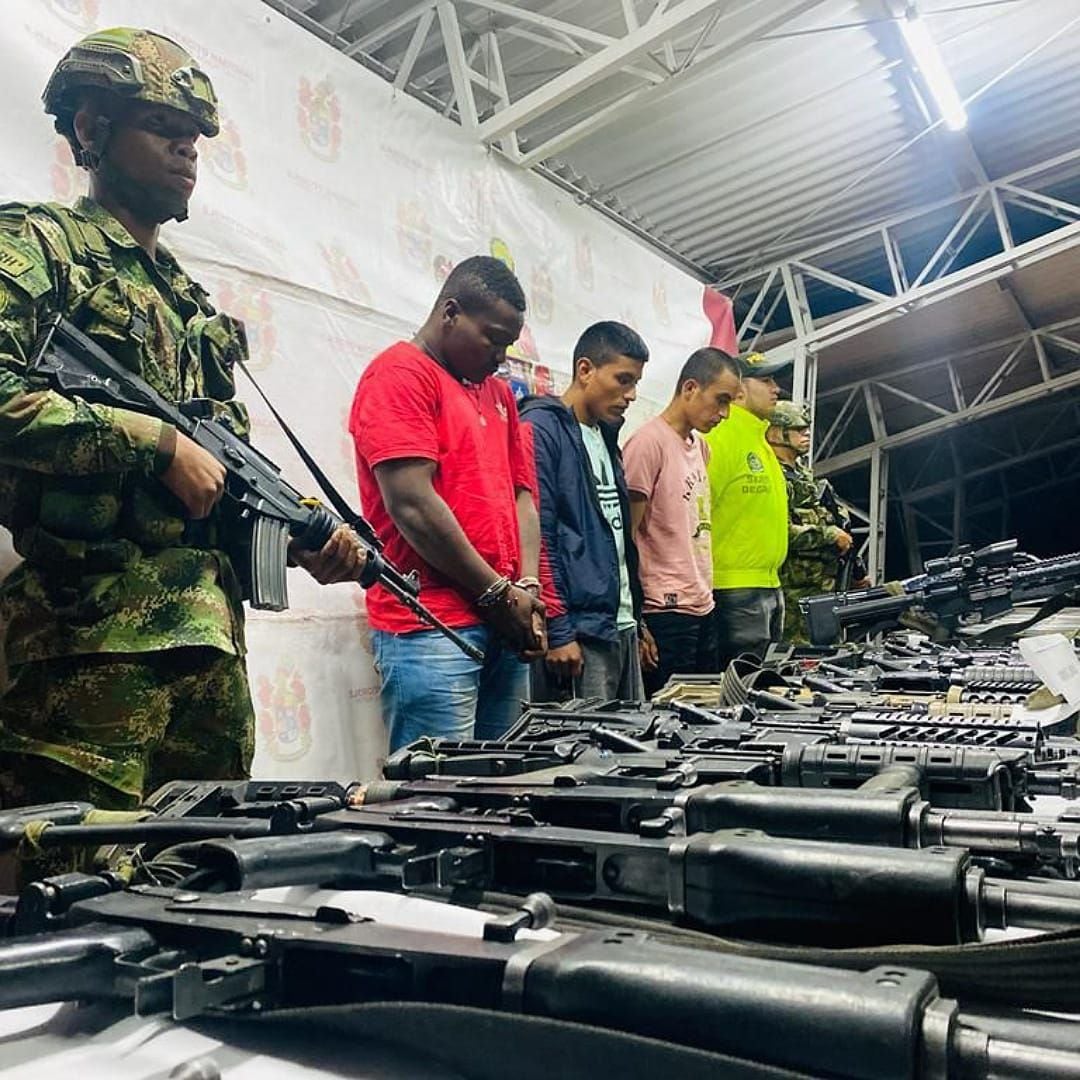 Fueron incautados 14 fusiles, una ametralladora y granadas. Crédito: Ejército Nacional.