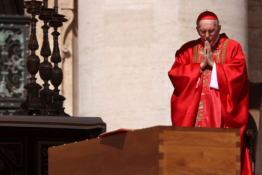 El cardenal Giovanni Battista Re pidió "mantener" la unidad de la Iglesia" antes de elegir al nuevo papa. Foto: Getty Images.