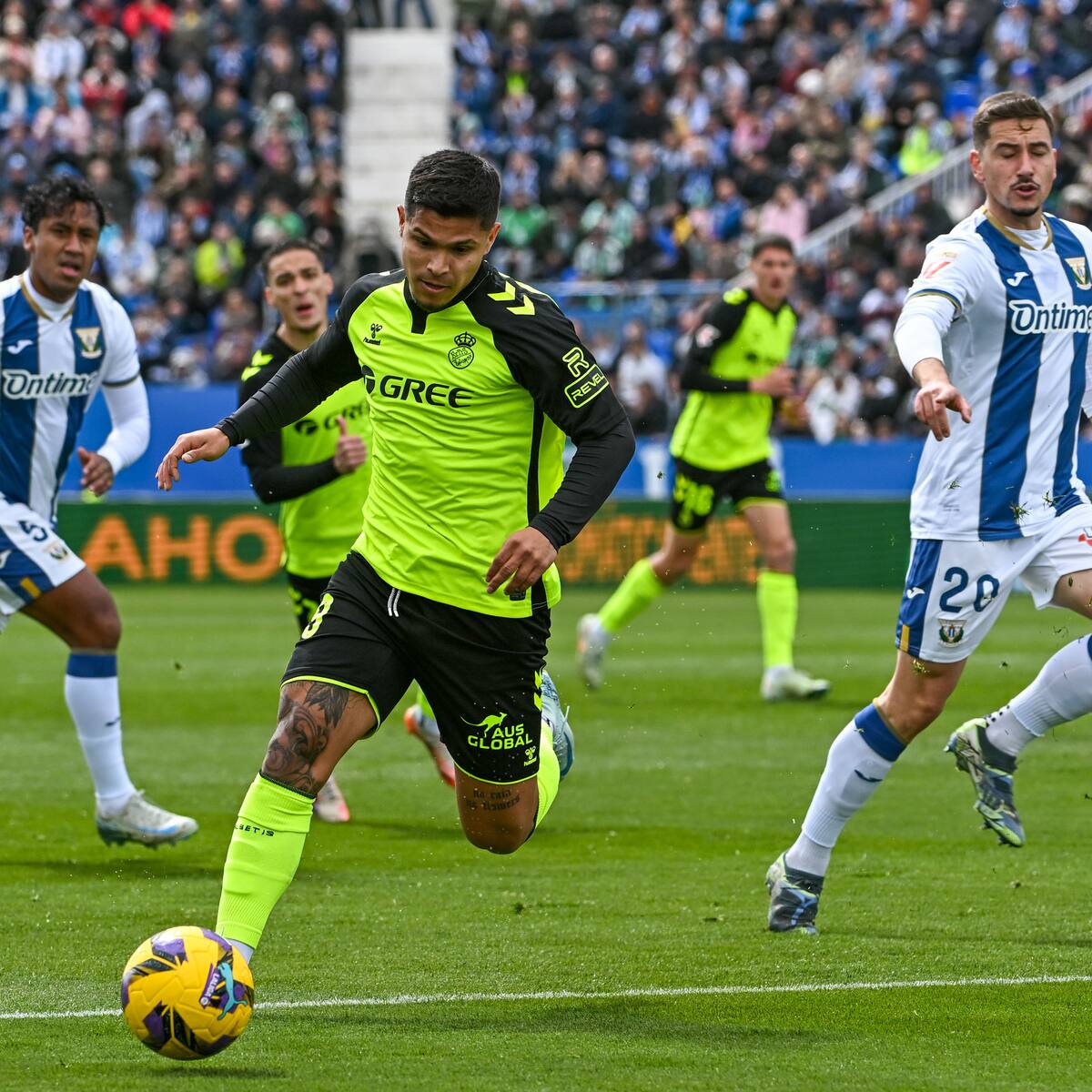 Video: golazo del ‘Cucho’ Hernández para la victoria del Real Betis en LaLiga
