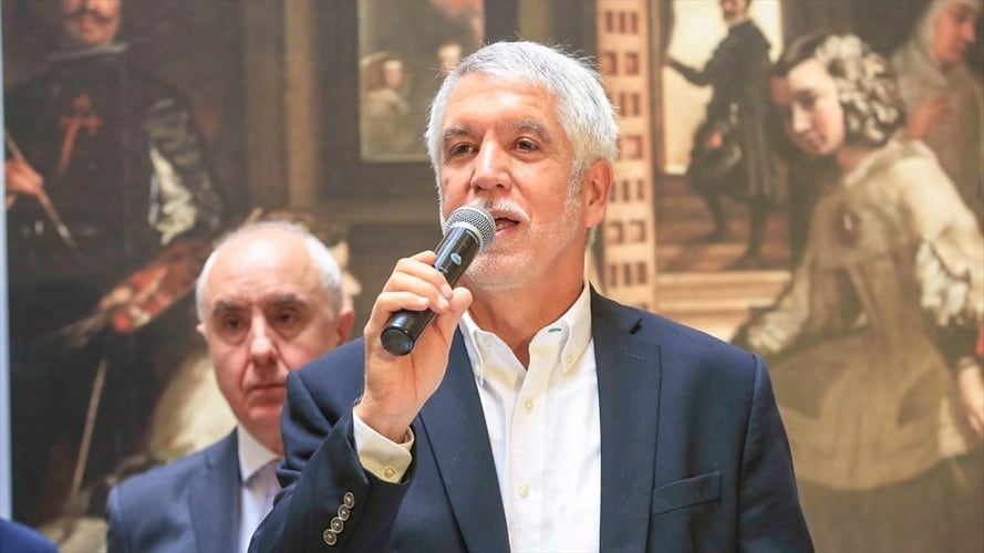 Enrique Peñalosa agradeció al Cuerpo de Bomberos por la gestión adelantada que permitió su rescate. Foto: Colprensa