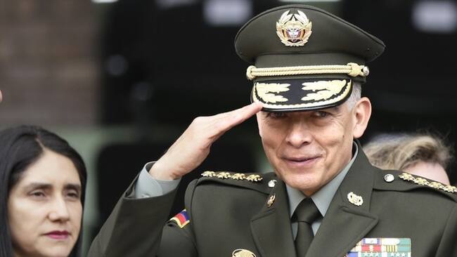 La hoja de vida del general (r), Óscar Atehortúa Duque, fue publicada en el portal de aspirantes de la Presidencia de la República. Foto: Colprensa / SERGIO ACERO