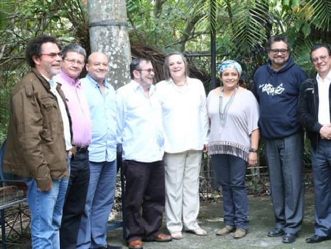 Clara López se reunió con delegados de las Farc. Foto: En Twitter: @IvanMarquezFARC