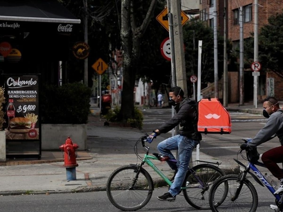 ¿Se deberían pagar prestaciones sociales a los 'rappitenderos'? Expertos responden